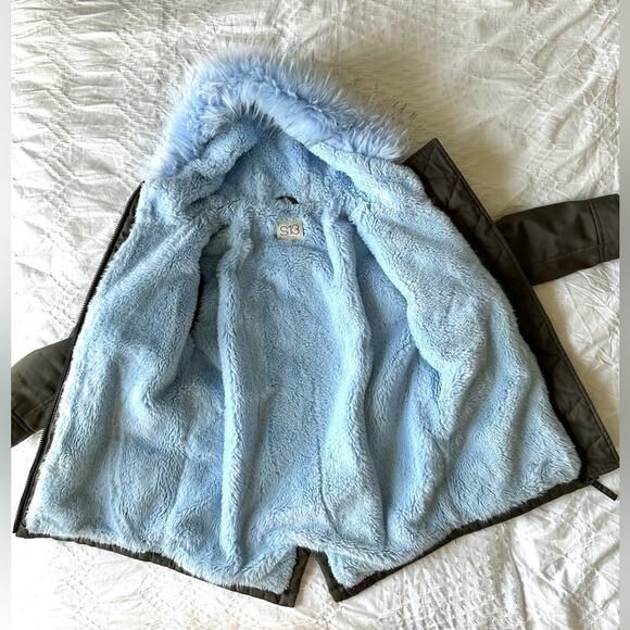 Girls S13 Parka with faux fur trim - Picture 3 of 9